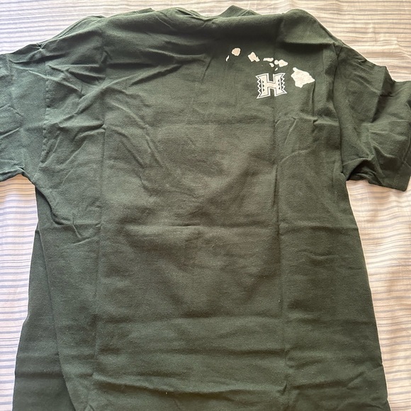 University of Hawaii tshirt - Picture 2 of 2